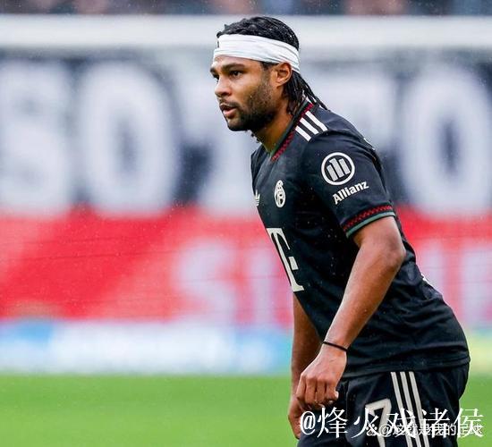 拜仁与格纳布里进行续约谈判